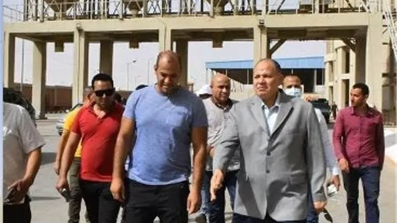 محافظ أسيوط يعلن استمرار أعمال توريد القمح واستقبال 125 ألف طن