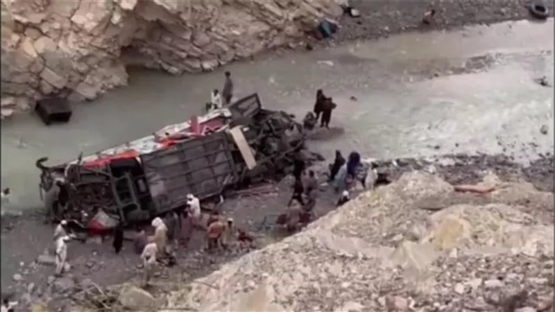 باكستان: 12 قتيلا و8 جرحى بانقلاب حافلة في جبال الملح