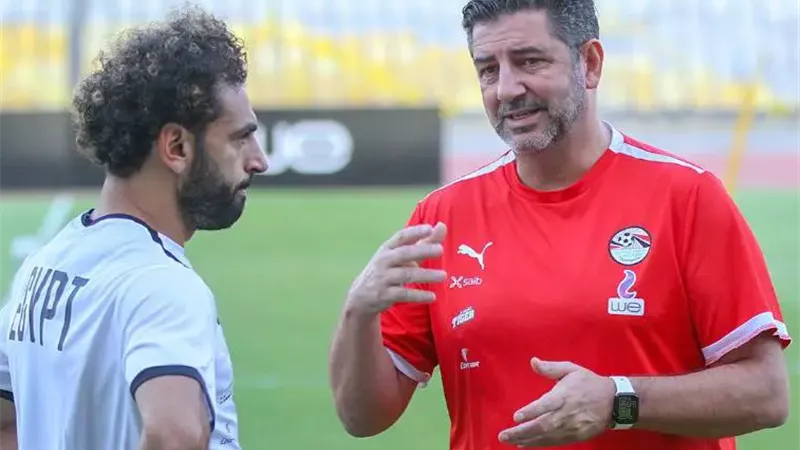 فيتوريا يعلن عن هوية قائد منتخب مصر في غياب محمد صلاح