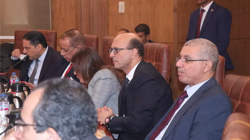 رئيس جامعة أسيوط باجتماع المجلس الأعلى للجامعات بجامعة السويس