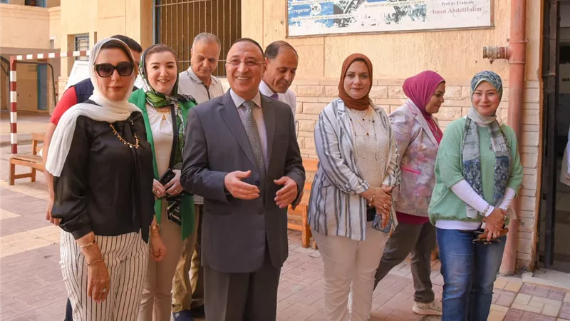 محافظ الإسكندرية يتفقد لجان امتحانات الثانوية العامة