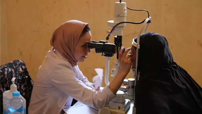 فحص وعلاج أكثر من 460 حالة فى قافلة مستقبل وطن الأقصر بأرمنت