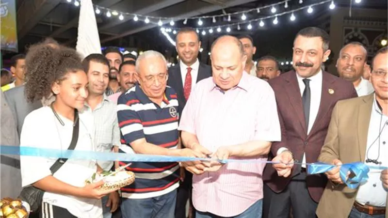 محافظ أسيوط يفتتح معرض حزب مستقبل وطن لبيع السلع الغذائية المخفضة