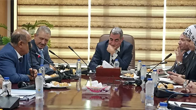 مسؤول يمني: كلما مررنا بأزمة نجد مصر تقف بجوارنا
