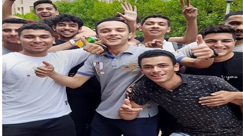 طلاب الثانويه العامه بالاسكندريه: امتحان العربى فى مستوى الطالب المتوسط