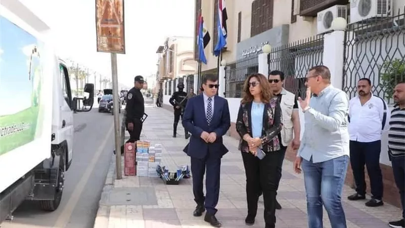محافظ دمياط تشهد إستلام عدد ٣ سيارات مكبس لدعم منظومة النظافة