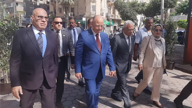 محافظ القاهرة يتفقد لجان الثانوية العامة ويطمئن أولياء الأمور