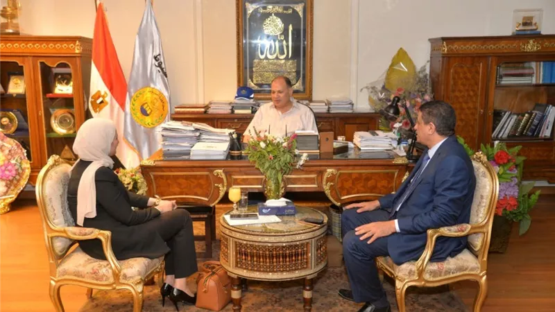 محافظ أسيوط يؤكد تضافر الجهود لحل مشاكل المواطنين وجولات