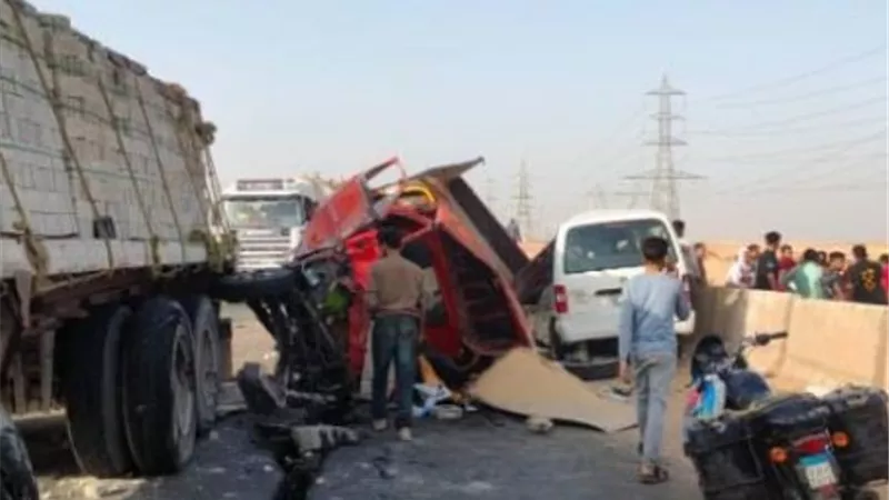 إصابة 7 فى تصادم سيارة نقل مع سيارة ميكروباص على طريق مدينة بدر