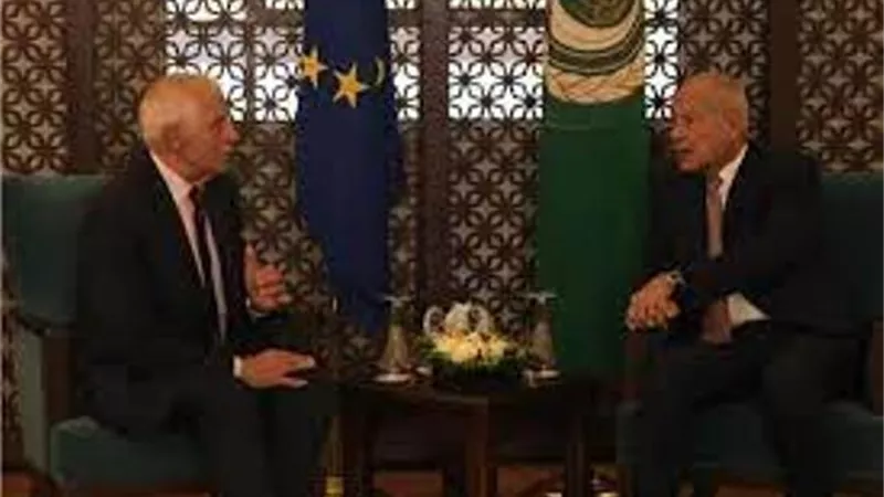 أبوالغيط وبوريل يبحثان قضايا المنطقة والعالم في مقر الجامعة العربية
