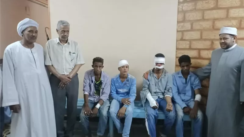 د. الضويني يطمئن على طلاب الأزهر المصابين في حادث انقلاب سياره
