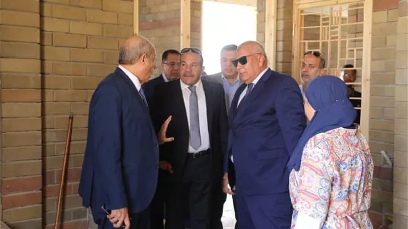 محافظ الوادي الجديد يستقبل وفد الوطنية للصحافة لتفقد المشروعات