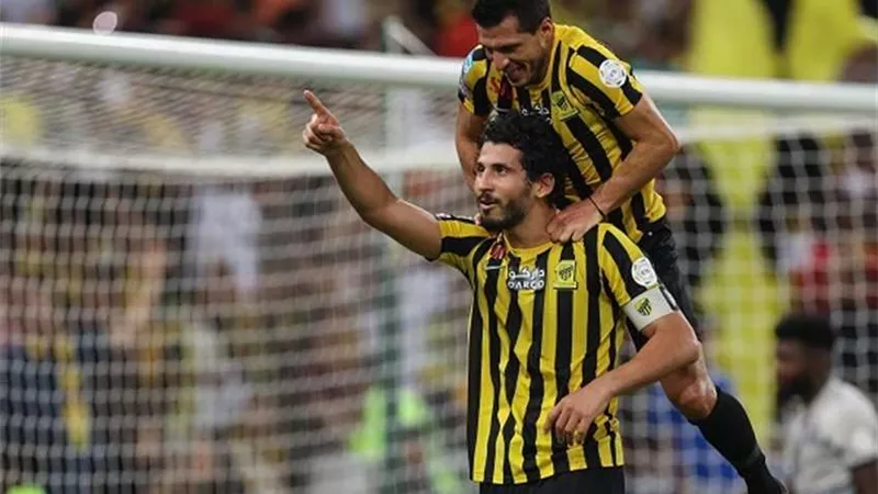طارق حامد يدخل حسابات الأهلي