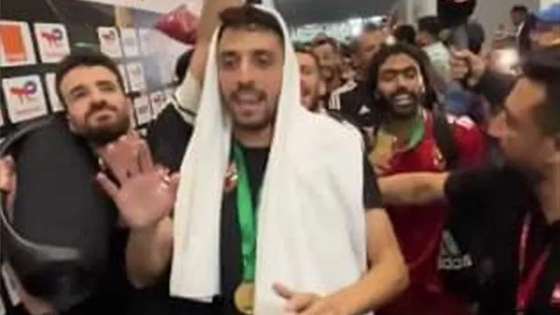 كولر يضم بطل إحتفال 