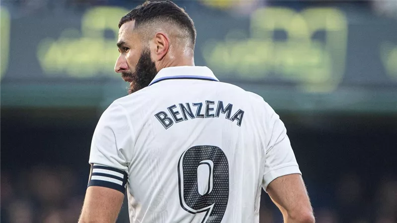 تصرف غريب من كريم بنزيما تجاه ريال مدريد