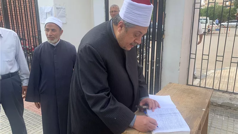 رئيس قطاع المعاهد يتفقد لجان امتحانات شهادةالثانويةبالعاشر