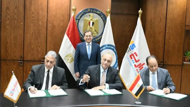 توقيع مذكرة تفاهم لدعم المشروعات المتوسطة والصغيرة