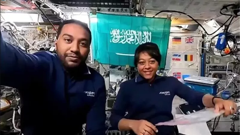 “الأرض كروية أم مسطحة؟”.. رواد الفضاء السعوديين يحسمون الجدل