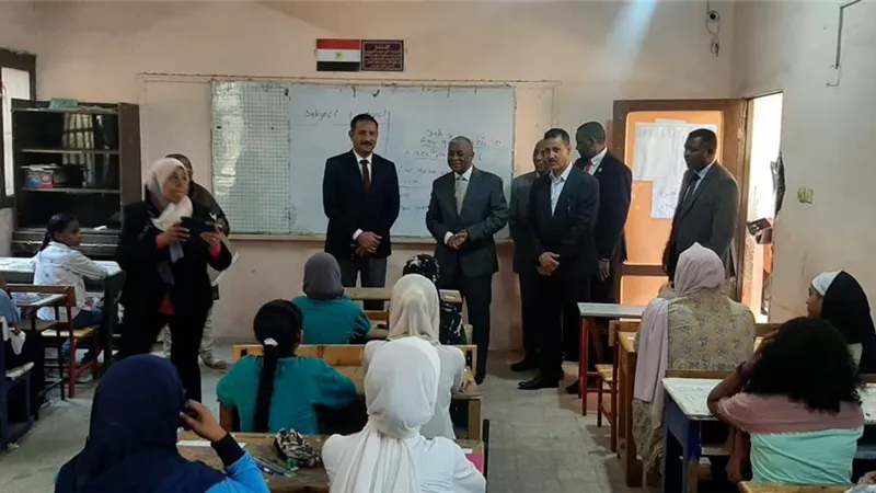 سفير السودان وأشرف سلومة يتفقدان امتحانات شهادة الاساس السودانية