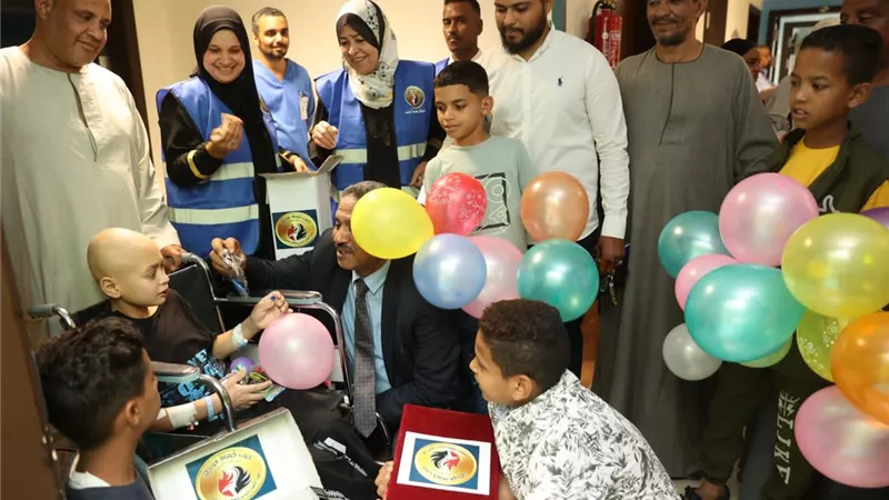 وفد حماة الوطن يدعم الأطفال المرضى بمستشفى شفاء الأورمان