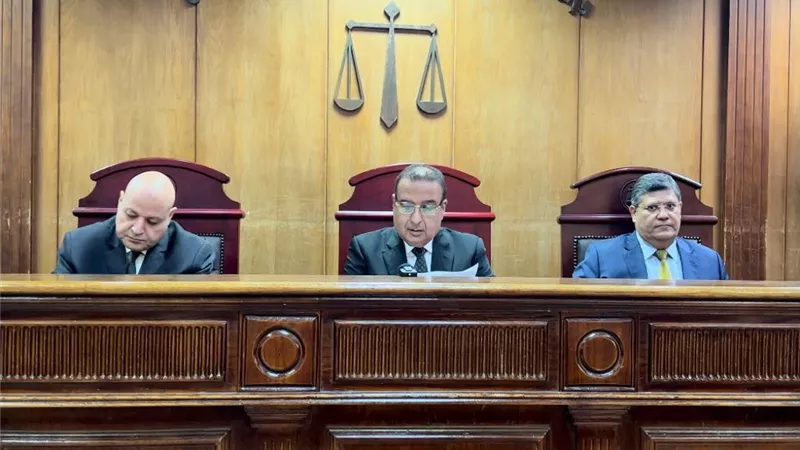 الإعدام للخائنة وعشيقها وصديقهما