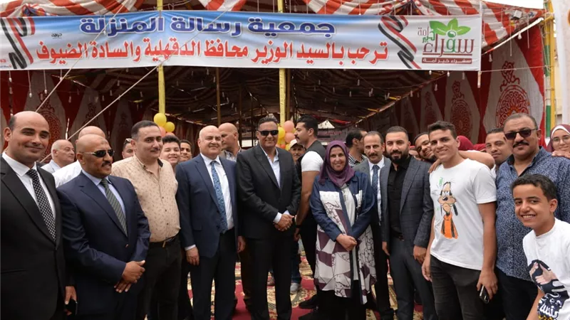محافظ الدقهلية يدشن قافلة ايد في ايد للأسر الأولى بالرعاية