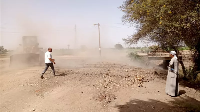 حملات إزالة للتعديات ورفع 192 طن مخلفات بنطاق مشروعات حياة كريمة