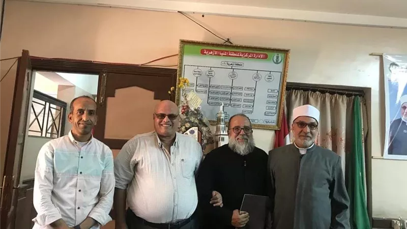 قيادات الأزهر فى إستقبال وفد صانعى السلام وممثل الكنيسة