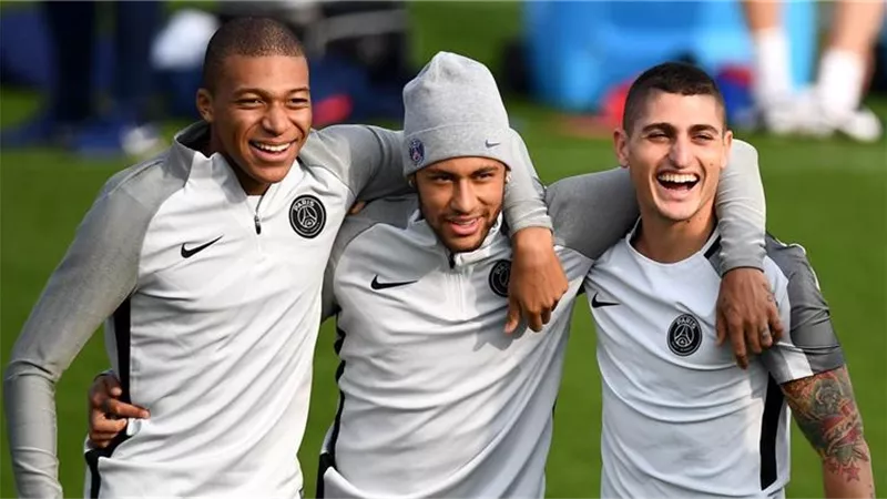 باريس سان جيرمان يحدد سعر بيع نجم الفريق إلى الهلال السعودي