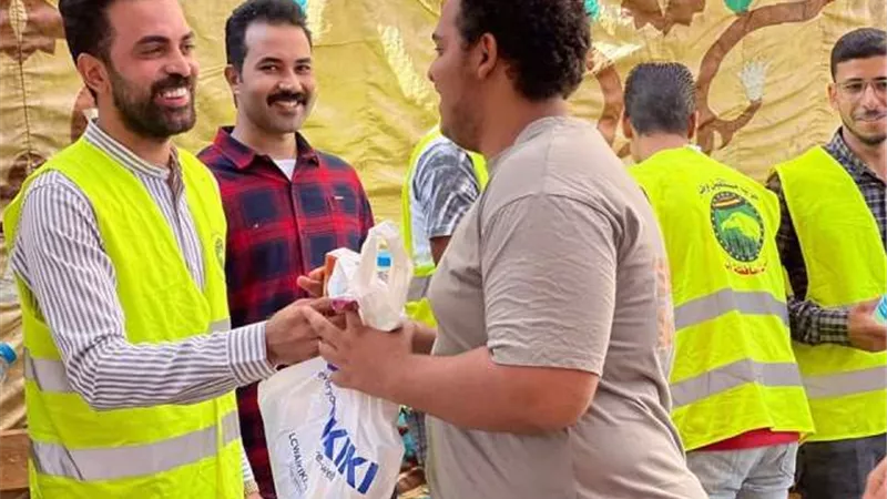 مستقبل وطن بأبنوب يوزع مياه عصائر على طلاب الثانوية العامة