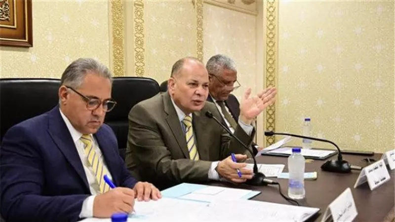 محافظ أسيوط يستعرض جهود منظومة النظافة والتطوير