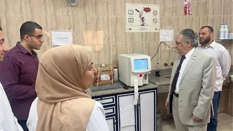 مكين يتفقد مستشفى الجلدية ويتابع تركيب الأجهزة الجديدة بالمعمل