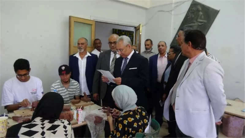 رئيس جامعة المنيا في جولة تفقدية لكلية الفنون الجميلة