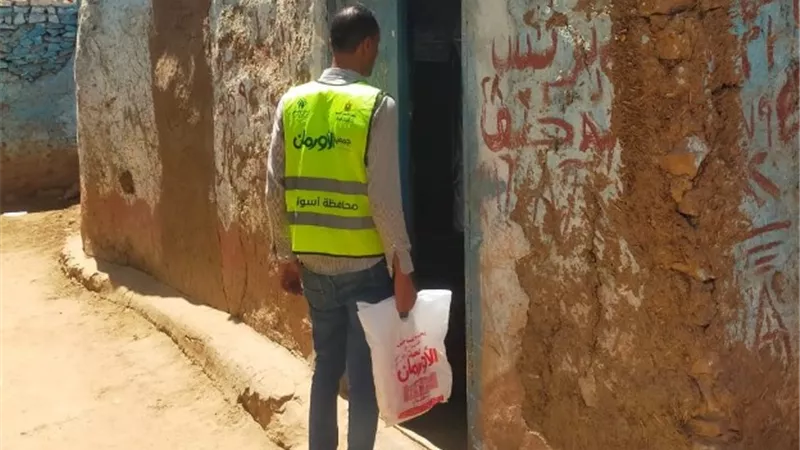 الأورمان توزع لحوم مجانأ لدعم 1650 أسرة بمحافظة أسوان