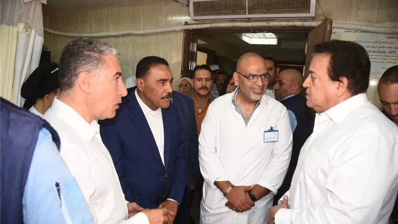 وزير الصحة ومحافظ مطروح يتفقدان مستشفى الحمام المركزى