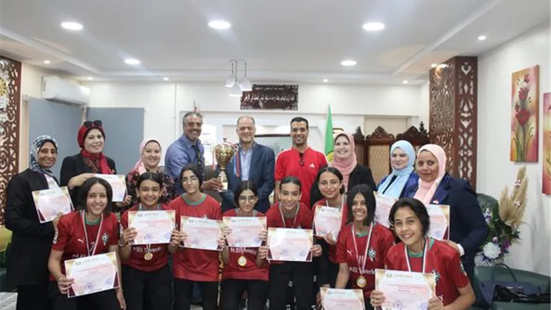 مدير تعليم الإسماعيلية يكرم بطلات الجمهورية في الكرة الخماسية.صور