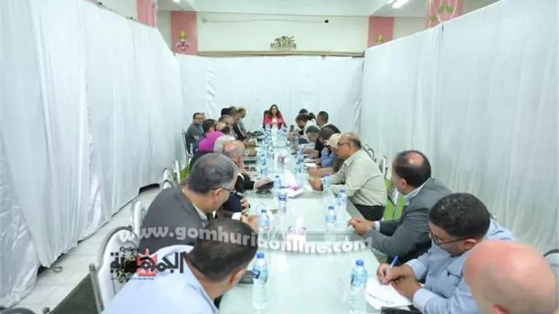 محافظ دمياط تبحث الموقف التنفيذى لمشروعات 
