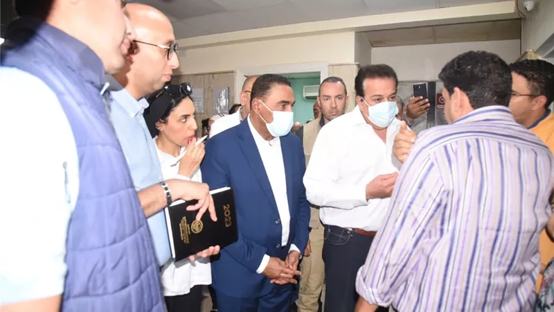 محافظ مطروح ووزير الصحة يتفقدان مستشفي الضبعة المركزي