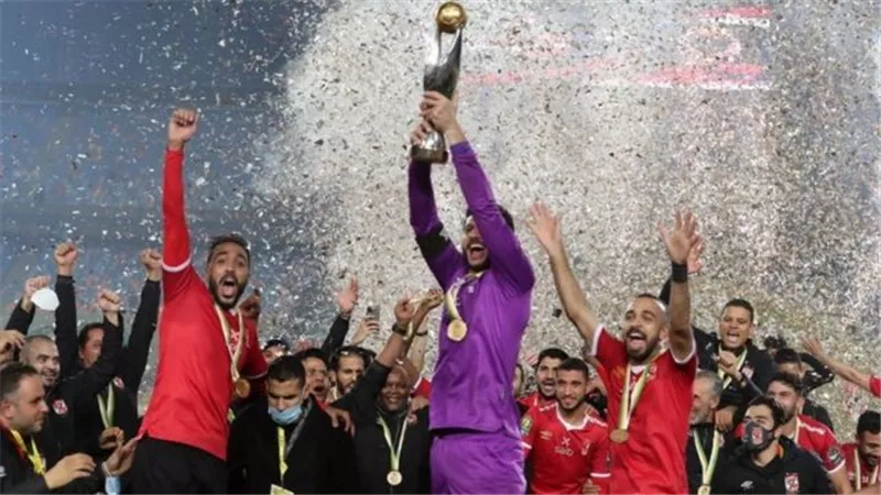 شاهد.. حارس الأهلى يستفز جماهير الزمالك.. البطولة الأغلى