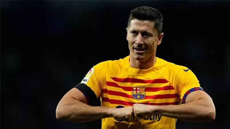 ليفاندوفسكي : موعد اعتزالي اقترب وأشعر بالراحة في برشلونة