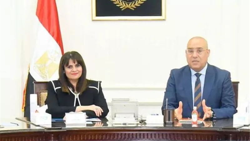 الهجرة والإسكان تتلقيان تقريرًا عن مستجدات مكافحة الهجرة غيرالشرع