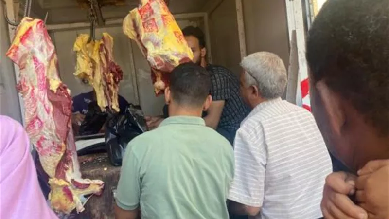 صحة أسيوط تكثف حملاتها بالمرور على 21 منشأة غذائية.. وغلق 3 منشآت