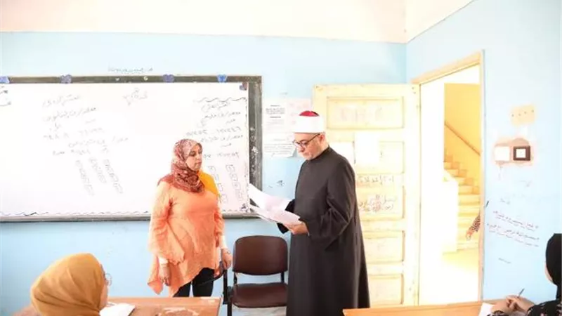 نظير عياد يتفقد امتحانات الشهادة الثانوية الأزهرية