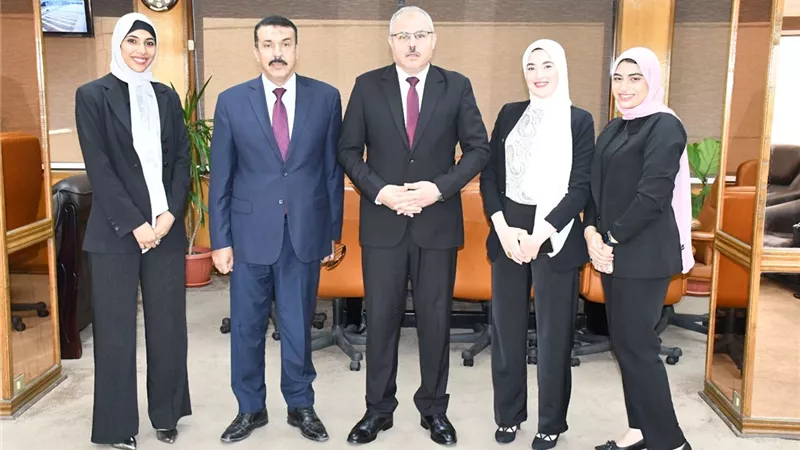 رئيس جامعة القناة يستقبل المعيدات الجدد بكلية التربية الرياضية