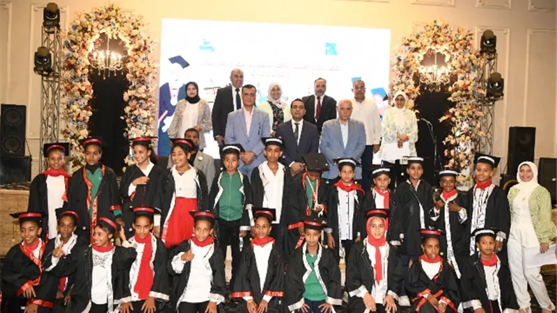 نائب محافظ قنا يشهد حفل تخرج طلاب مدارس التعليم المجتمعي