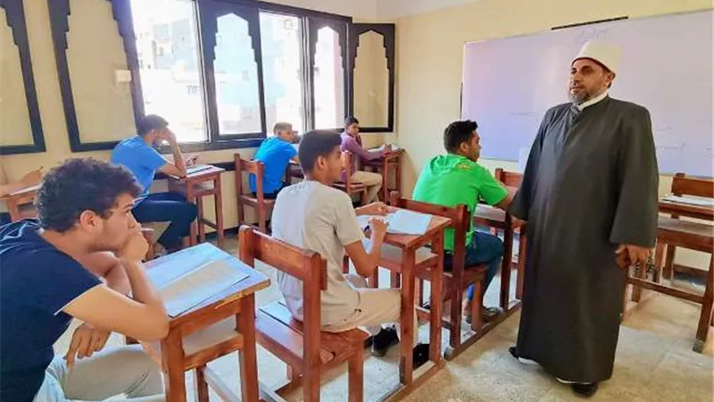 توفيرلجنةخاصةلطالب أزهرى بأبوحماد مصاب بالجدرى وتعقيم كافة اللجان