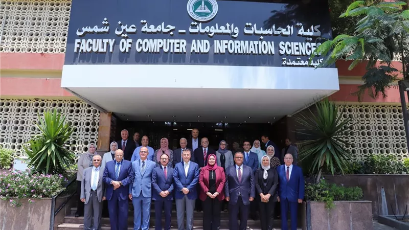 مجلس حاسبات عين شمس يكرم رئيس الجامعة ونائبه