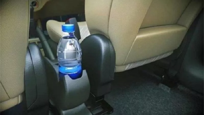 منها الماء والعطور .. احذر ترك هذه الأشياء فى السيارة