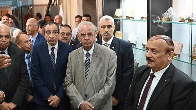 مجلس جامعة الفيوم.. يفتتح المتحف الجيولوجي بكلية العلوم