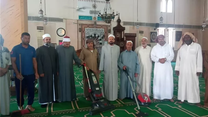 حملات نظافة مكبرة بالمساجد استعدادا لصلاة عيد الأضحى بمطروح